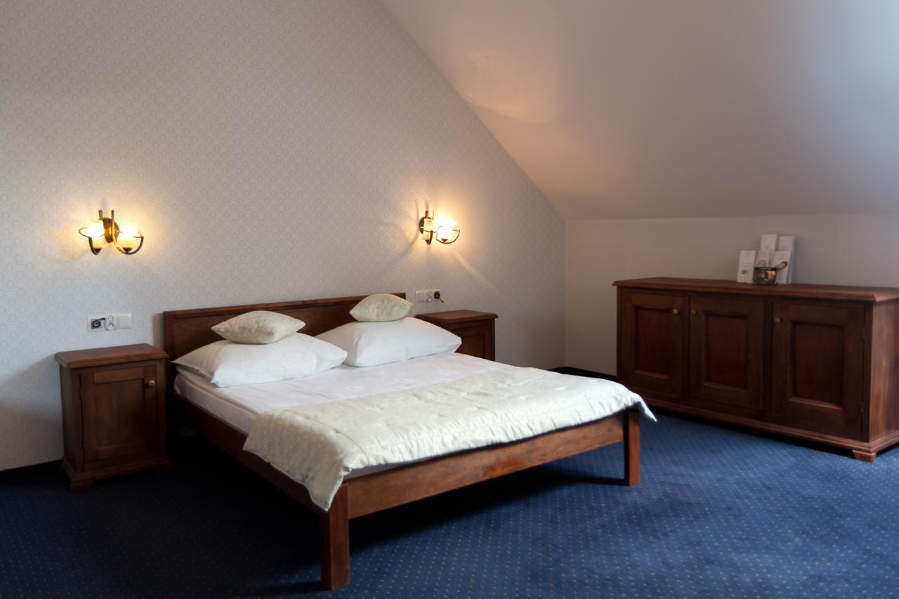 Hotel Dwór Czarneckiego Porosły Exterior foto