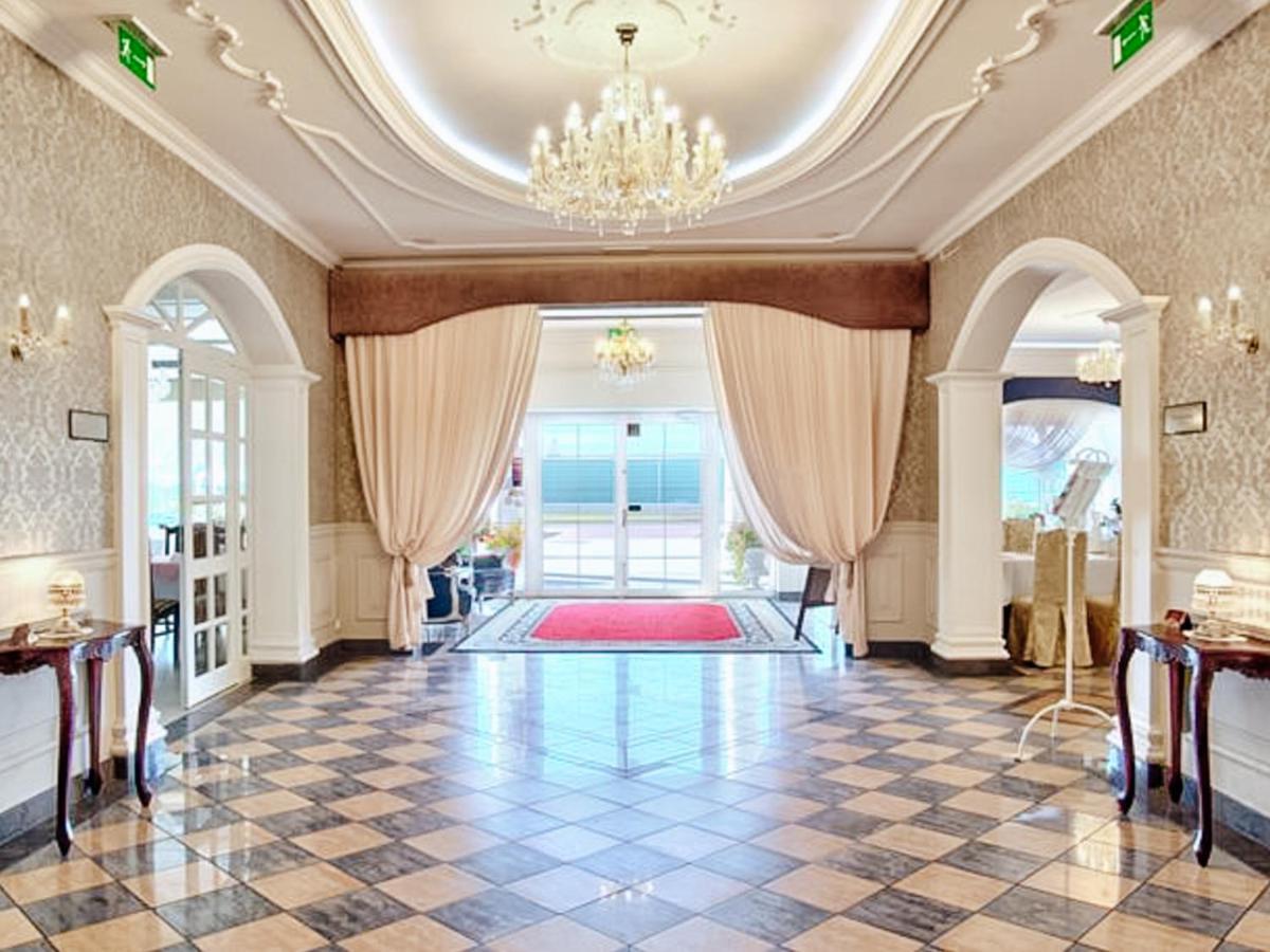 Hotel Dwór Czarneckiego Porosły Exterior foto